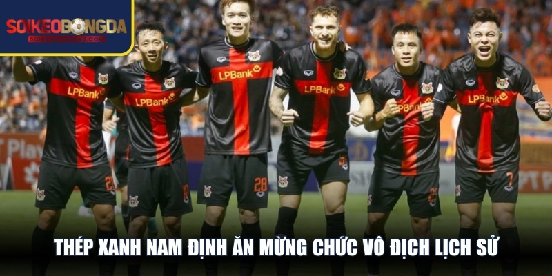 Thép Xanh Nam Định ăn mừng chức vô địch lịch sử sau nhiều thập kỷ chờ đợi